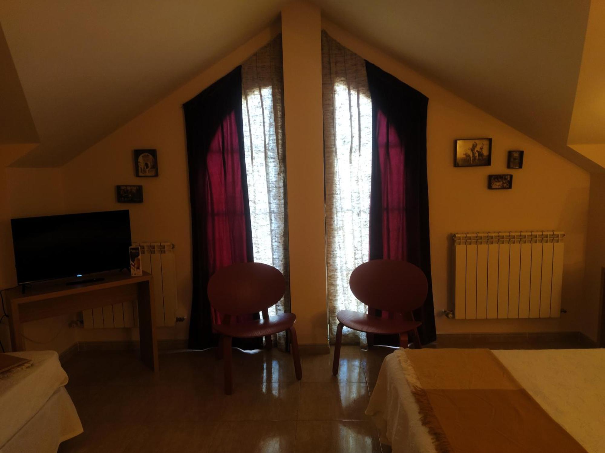 Hostal Catalina De Austria Torquemada Exterior photo