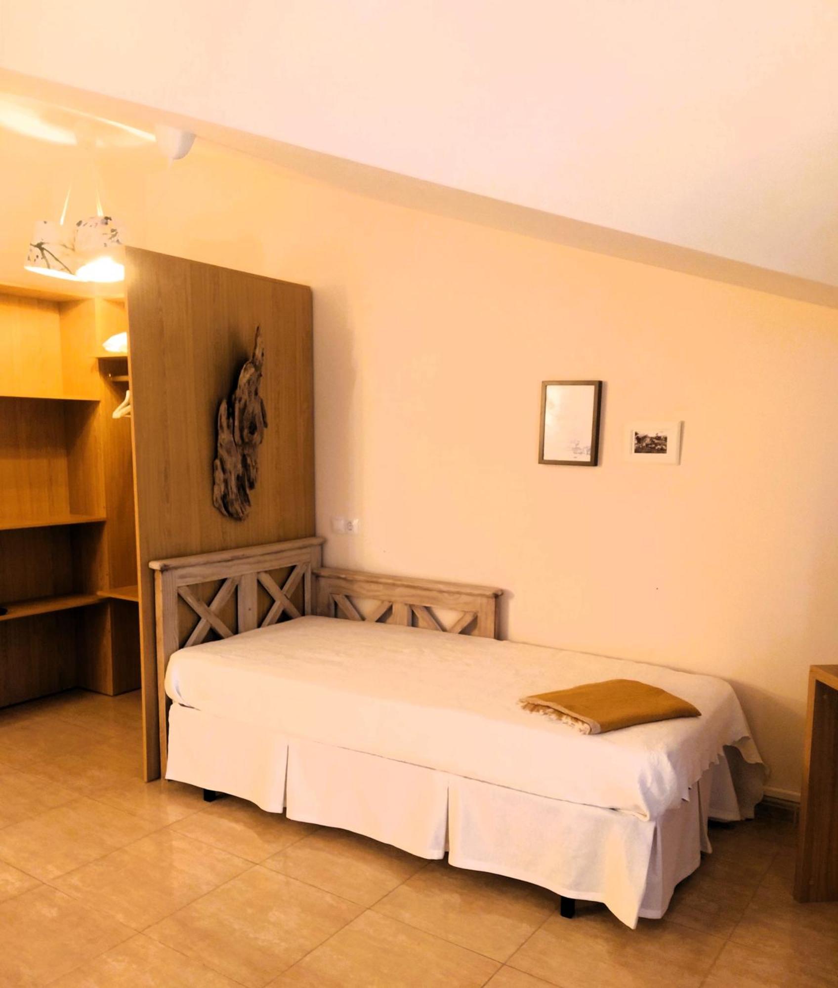 Hostal Catalina De Austria Torquemada Exterior photo