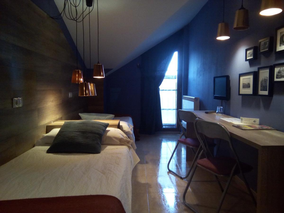 Hostal Catalina De Austria Torquemada Exterior photo