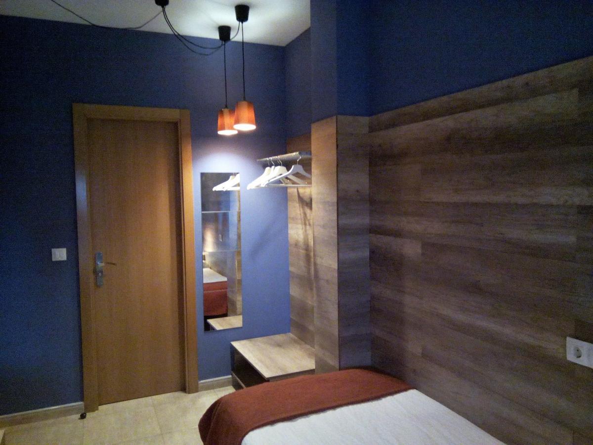 Hostal Catalina De Austria Torquemada Exterior photo