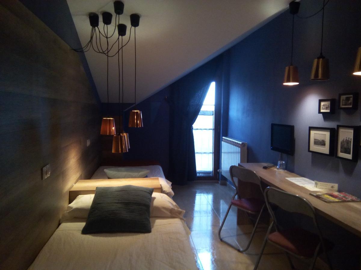 Hostal Catalina De Austria Torquemada Exterior photo